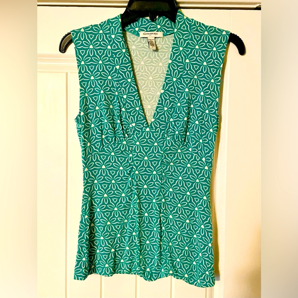 Banana Republic size small top, Great Condition!!